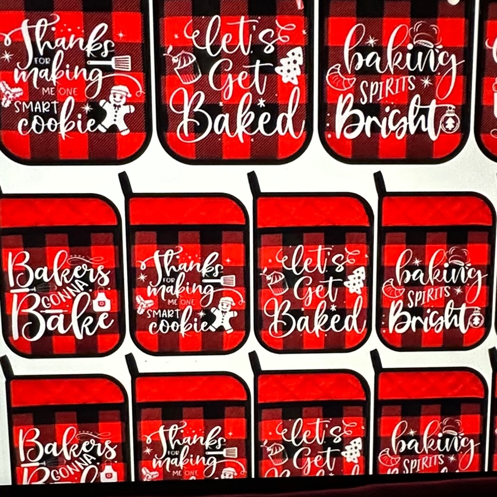 ❣️5|$25❣️LAST 1Red and Black Plaid Oven Mitts Set 2 🆕